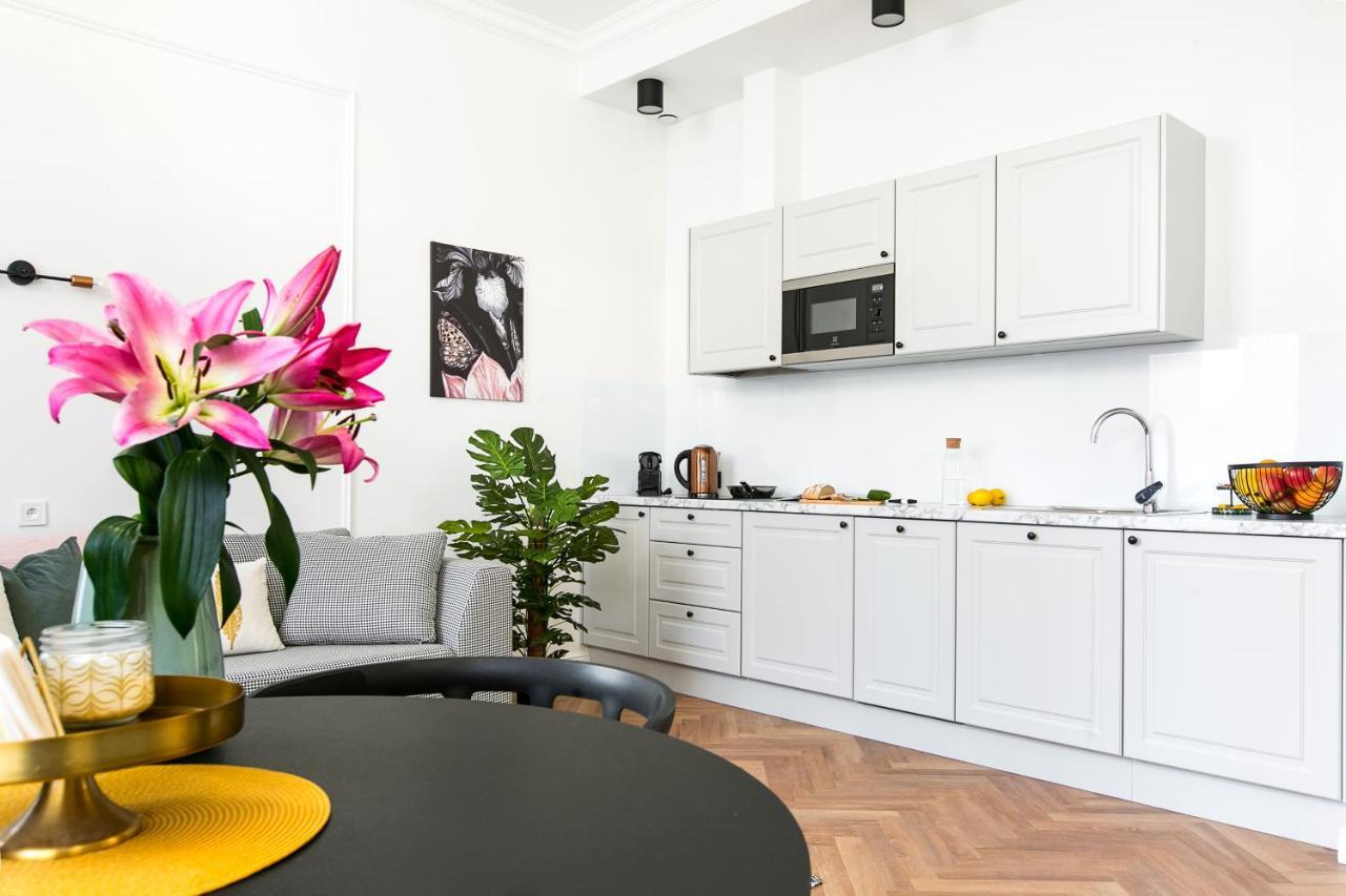 One-Bedroom Apartment 16 Sarego Street