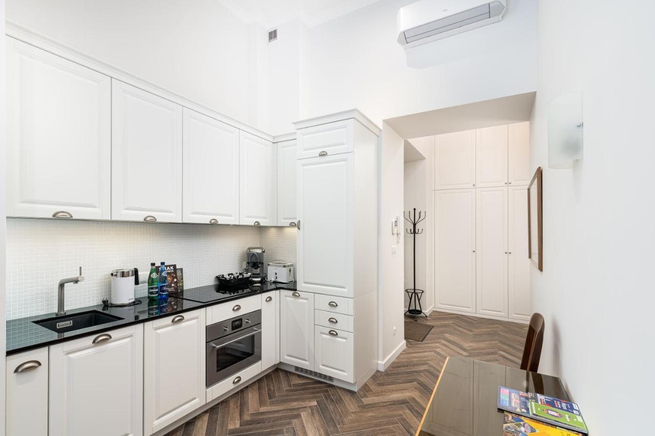 One-Bedroom Apartment 16 Sarego Street