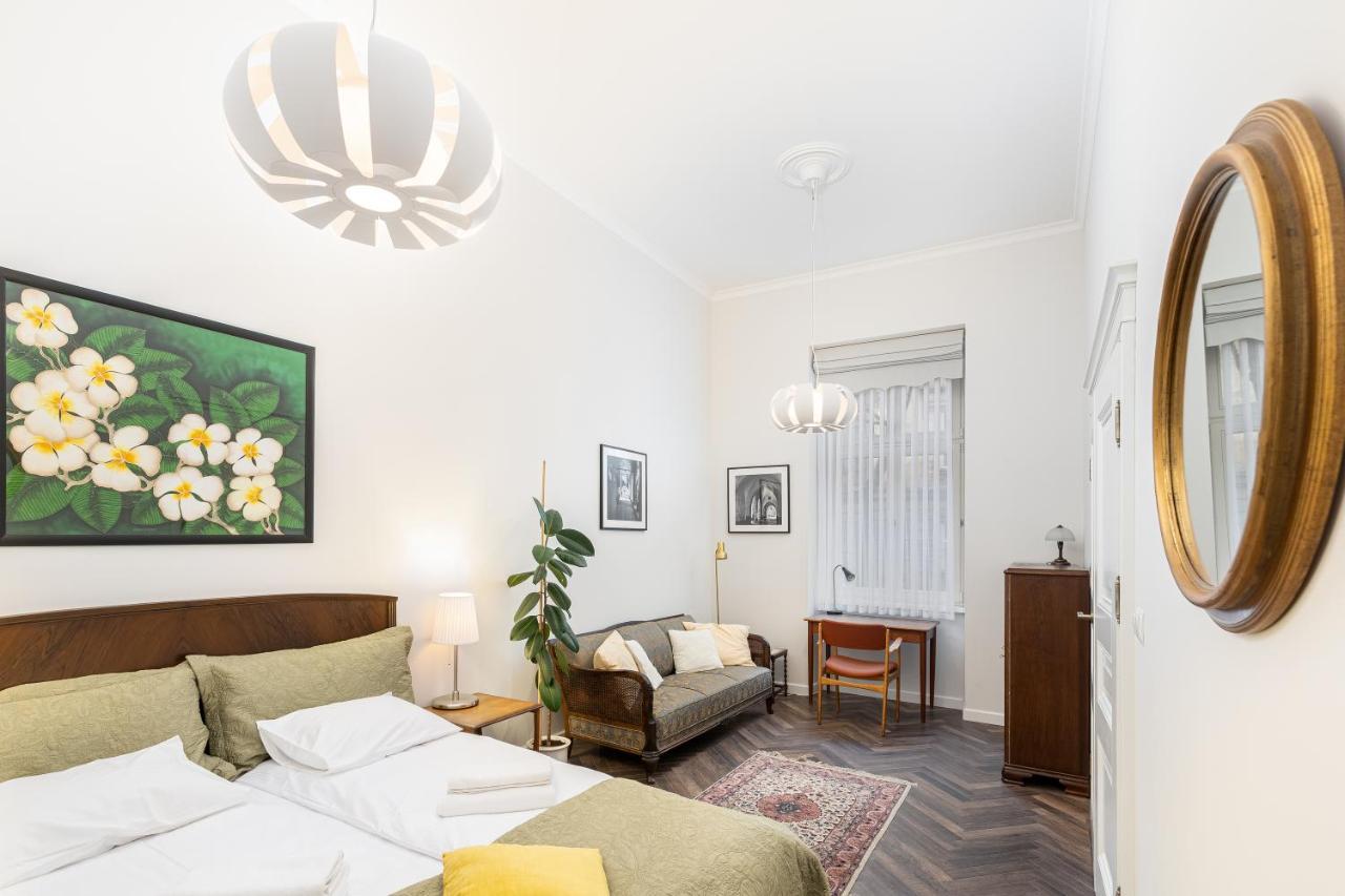 One-Bedroom Apartment 16 Sarego Street